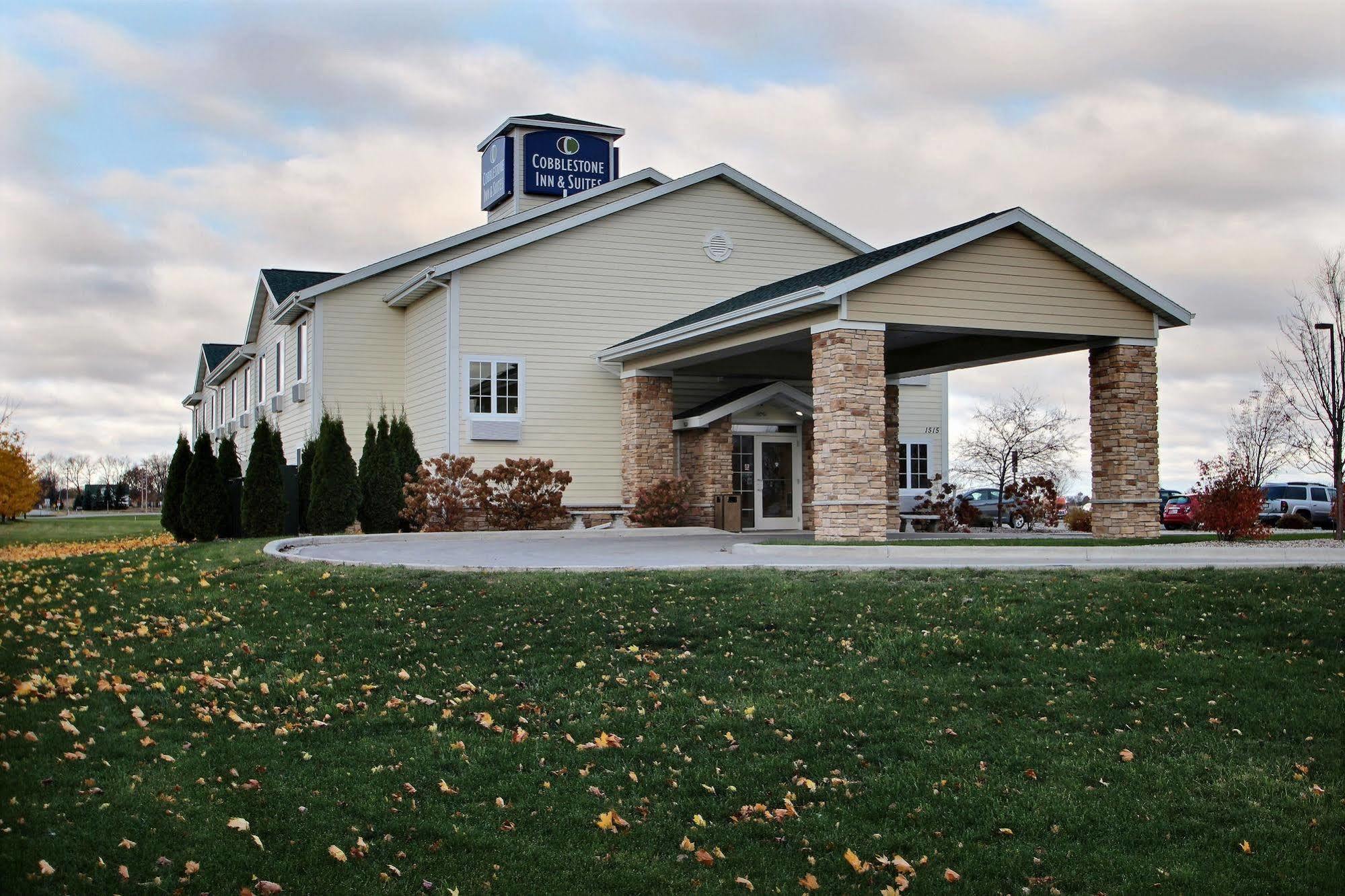 Boarders Inn & Suites By Cobblestone Hotels - Oshkosh Exterior foto